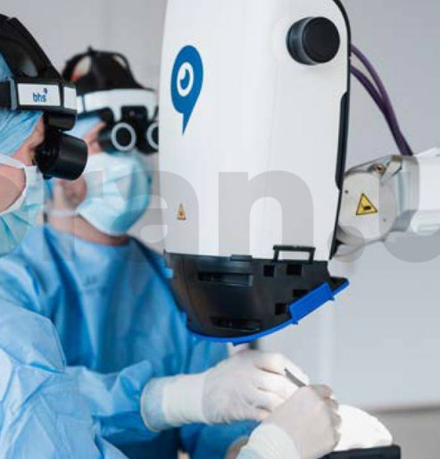 Операційний мікроскоп RoboticScope з роботизованою системою
